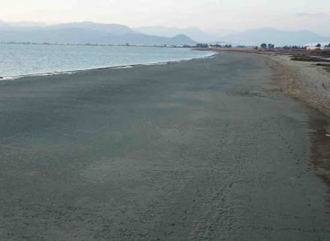 Η υπερπανσέληνος… εξαφάνισε τη θάλασσα στο Ναύπλιο (φωτο)