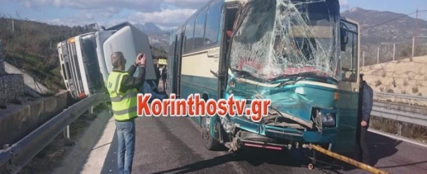 Τροχαίο στην Κορίνθου Τρίπολης με 3 τραυματίες – Σύγκρουση λεωφορείου με φορτηγό [pics]