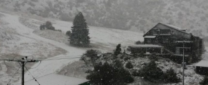 Το πρώτο χιόνι στο Χιονοδρομικό Κέντρο Μαινάλου