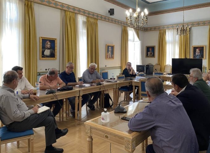 Σύσκεψη στην Περιφέρεια για το έργο προστασίας του λιμανιού της Πλάκας, στο Λεωνίδιο