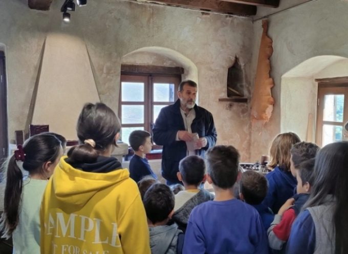 Οι μαθητές του Δημοτικού σχολείου και Νηπιαγωγείου της Καρύταινας επισκέφθηκαν τον Πύργο της Λεβενταινας