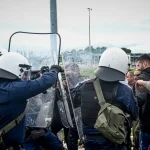 Μπλόκα αγροτών: Ένταση και χημικά στην Κόρινθο