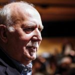 Πέθανε ο Γιώργος Παπαδάκης – Έφυγε από τη ζωή μία από τις πιο γνωστές φωνές της ελληνικής δημοσιογραφίας