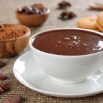 Συμβουλές από τη DELIZIA για 6 + 1 πράγματα που δεν γνώριζες για το ρόφημα της σοκολάτας